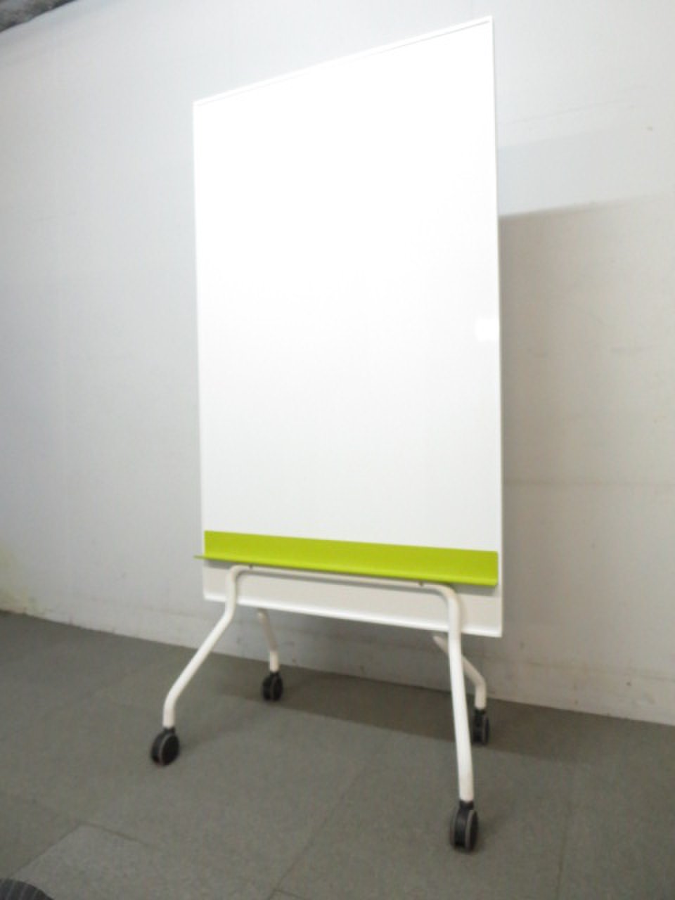 【フレキシブルに使える！】■キャスター付ホワイトボード！■コンパクトサイズ！【両面無地タイプ】
                        その他シリーズ
                                    中古
            
