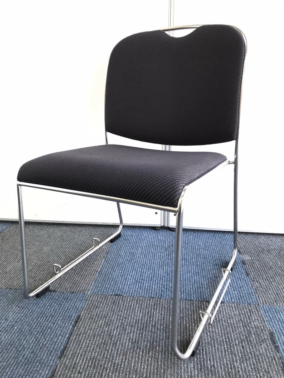 【シンプルデザイン】会議や食堂などに【12脚揃ってます！】
                        その他シリーズ
                                    中古
            