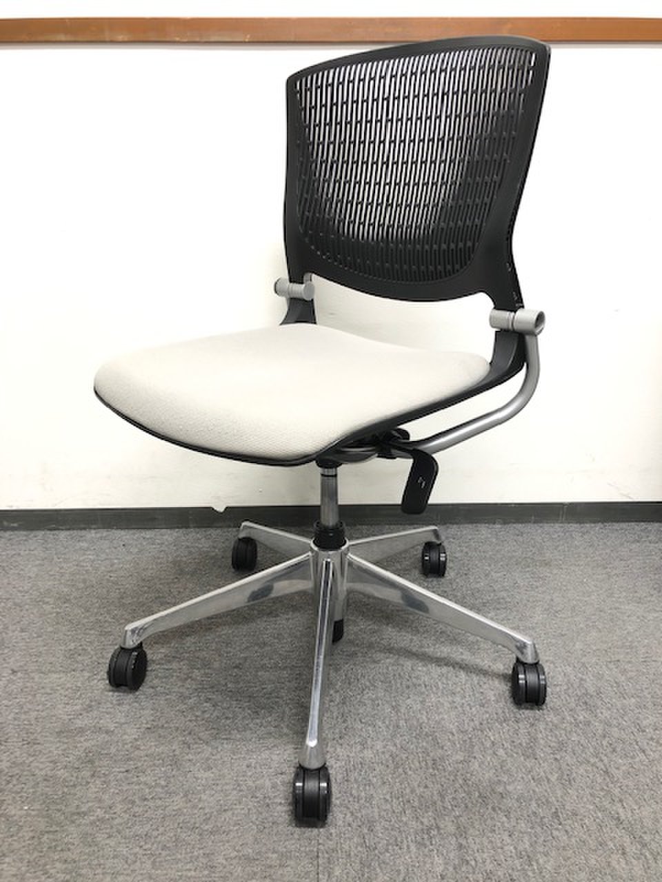 【大人気のシリーズが遂に入荷！！】オカムラ製｜グラータシリーズ！！【上下昇降機能付き】
                        グラータ 
                                    中古
            