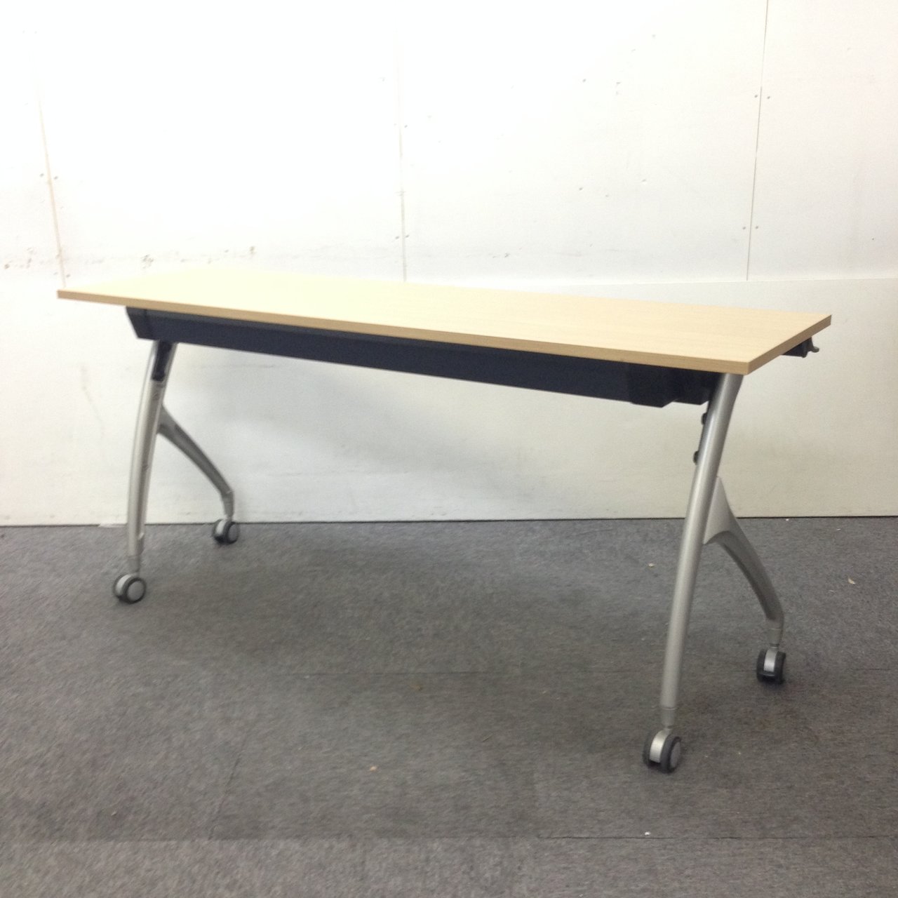 【6台限定入荷！】イトーキ製｜綺麗な木目で会議室を上質な空間に☆
                        その他シリーズ
                                    中古
            