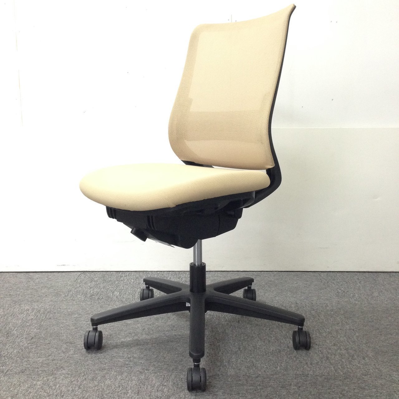 【尼崎店限定価格！】座り心地抜群の定番チェアを限定価格でご提案！
                        ミトラ 
                                    中古
            