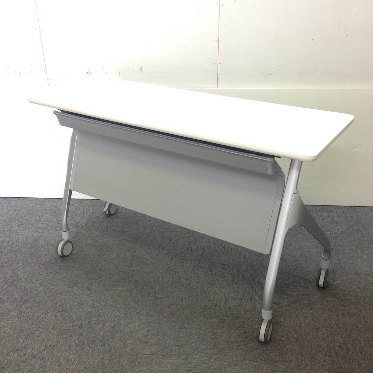 【6台ロット！】コクヨ製｜リーフライン｜コンパクトなスタックテーブルが入荷致しました☆
                        リーフライン 
                                    中古
            