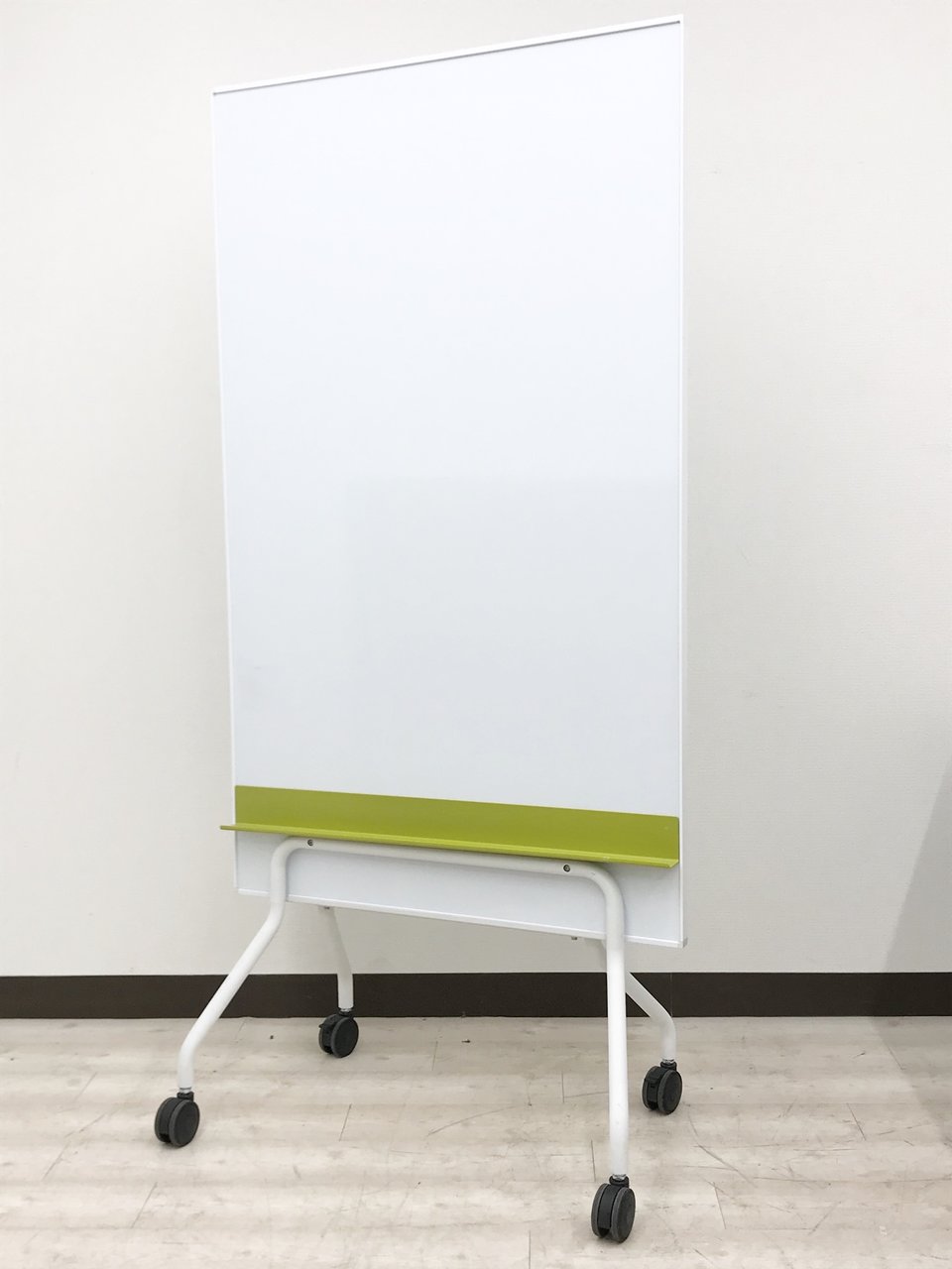 【グリーンのペントレイがワンポイントでお洒落！】縦長タイプの両面ホワイトボード【RP】
                        その他シリーズ
                                    中古
            