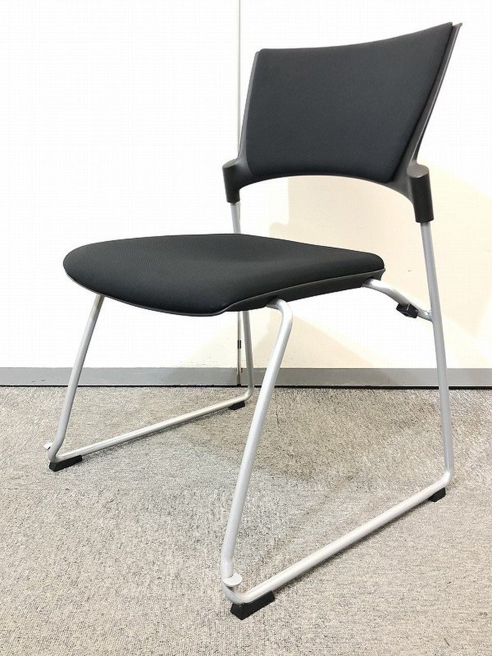 【プライスダウン】【状態良好品】のブラックマノスチェア！！安定感がある座り心地です！！
                        マノス 
                                    中古
            