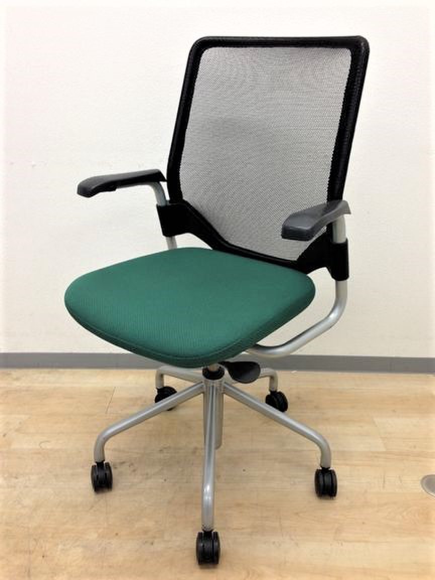 【在庫入替特価】【流行のメッシュバック】オカムラ製　エアリ　ミーティングチェア
                        エアリ 
                                    中古
            