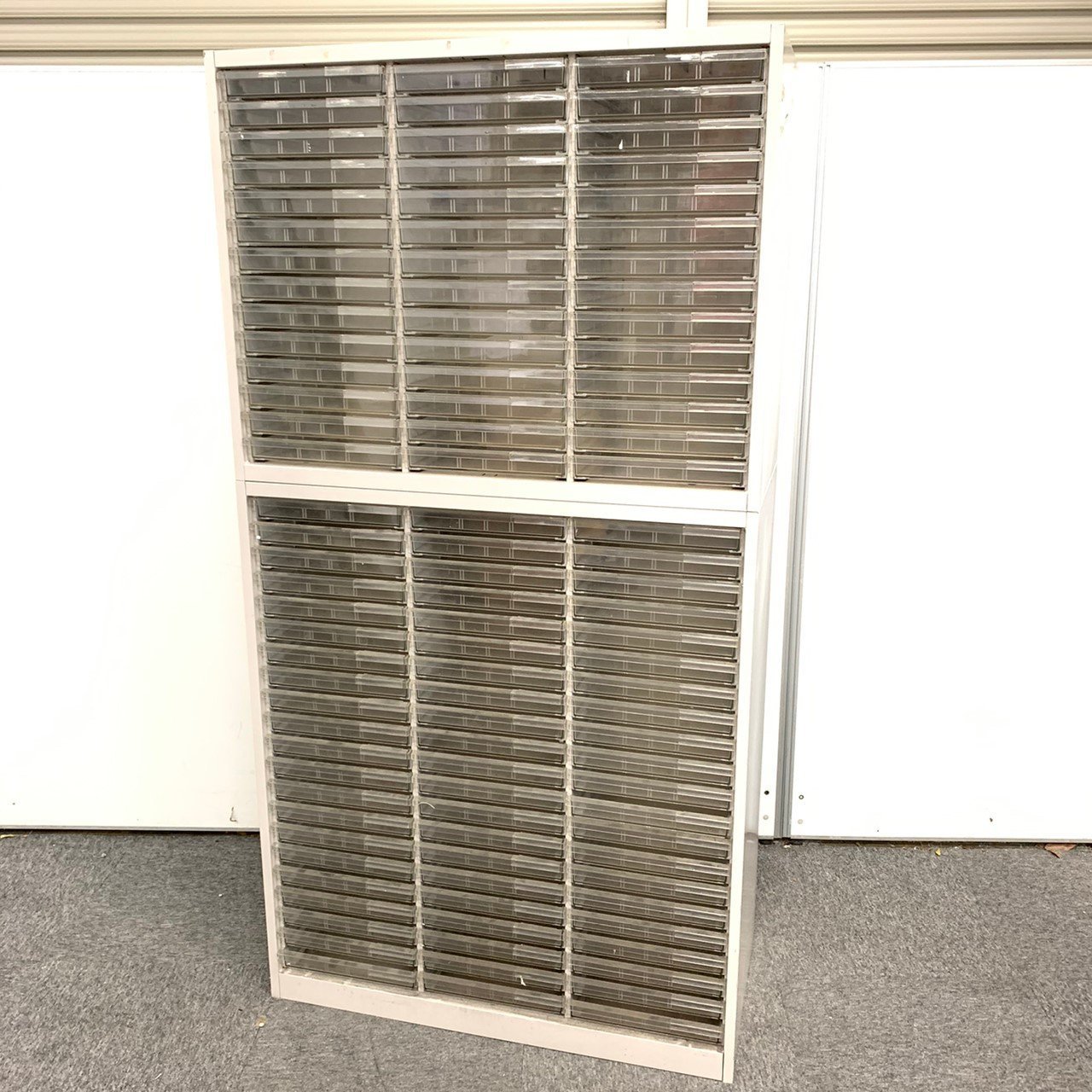 レア商品☆　カタログなどの収納にはもってこいの上下連結のクリスタルトレイ！！【限定２台】
                        その他シリーズ
                                    中古
            