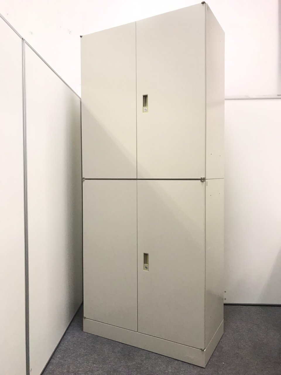 【限定1セット】書庫セット(上置：両開き・下置：両開き)｜オカムラ(okamura)｜42型｜大容量の書類整理に大活躍！
                        42 
                                    中古
            