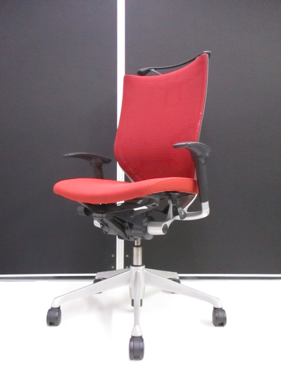 【KS】【限定1脚！】燃えるような真っ赤なチェア！オカムラ大人気シリーズのチェアが松戸店に入荷！！
                        バロン 
                                    中古
            