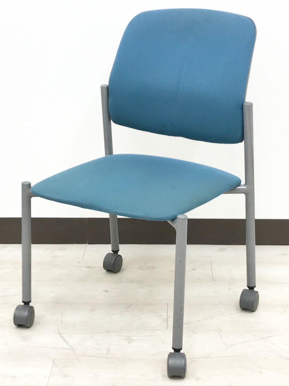 お得な4脚セット！イトーキLKシリーズが入荷しました！　ブルー　スタッキング　収納【RP】
                        LKシリーズ 
                                    中古
            