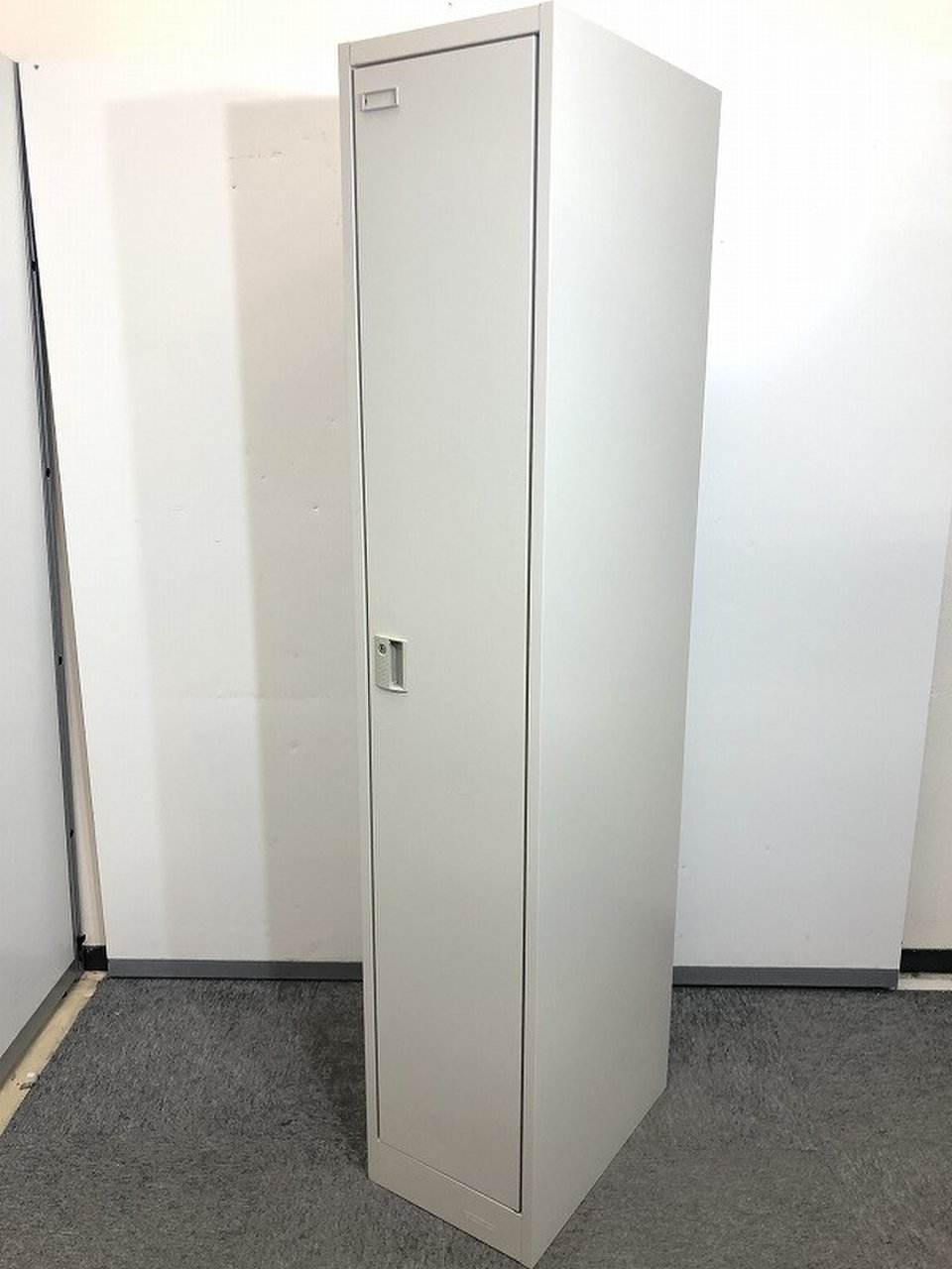  【1台入荷】人気の1人用ロッカーの入荷です！状態も綺麗で掃除箱としても使用できます！！
                        FZ
                                    中古
            