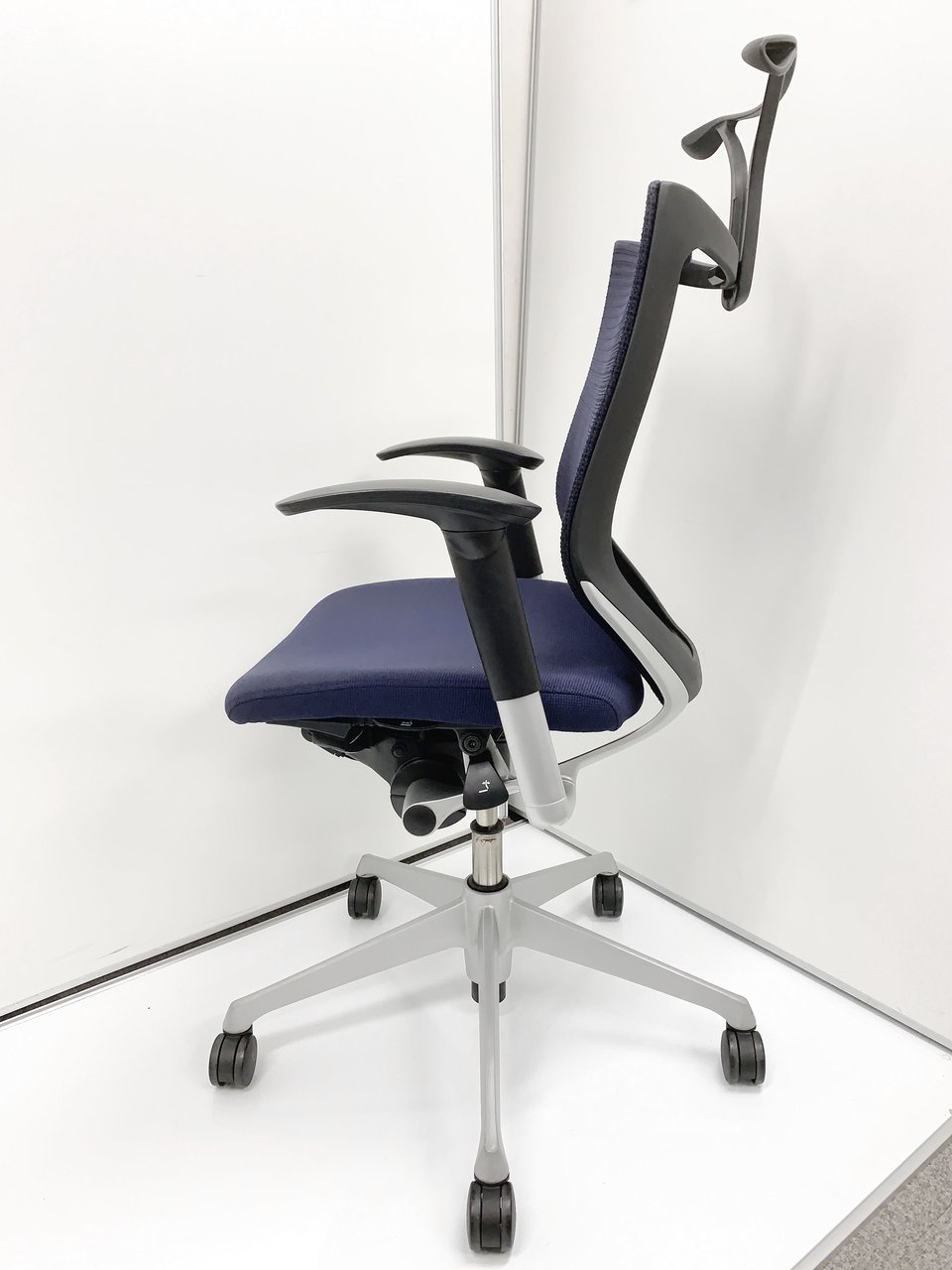 中古】バロンチェア オカムラ/okamura 肘付ローバックチェア