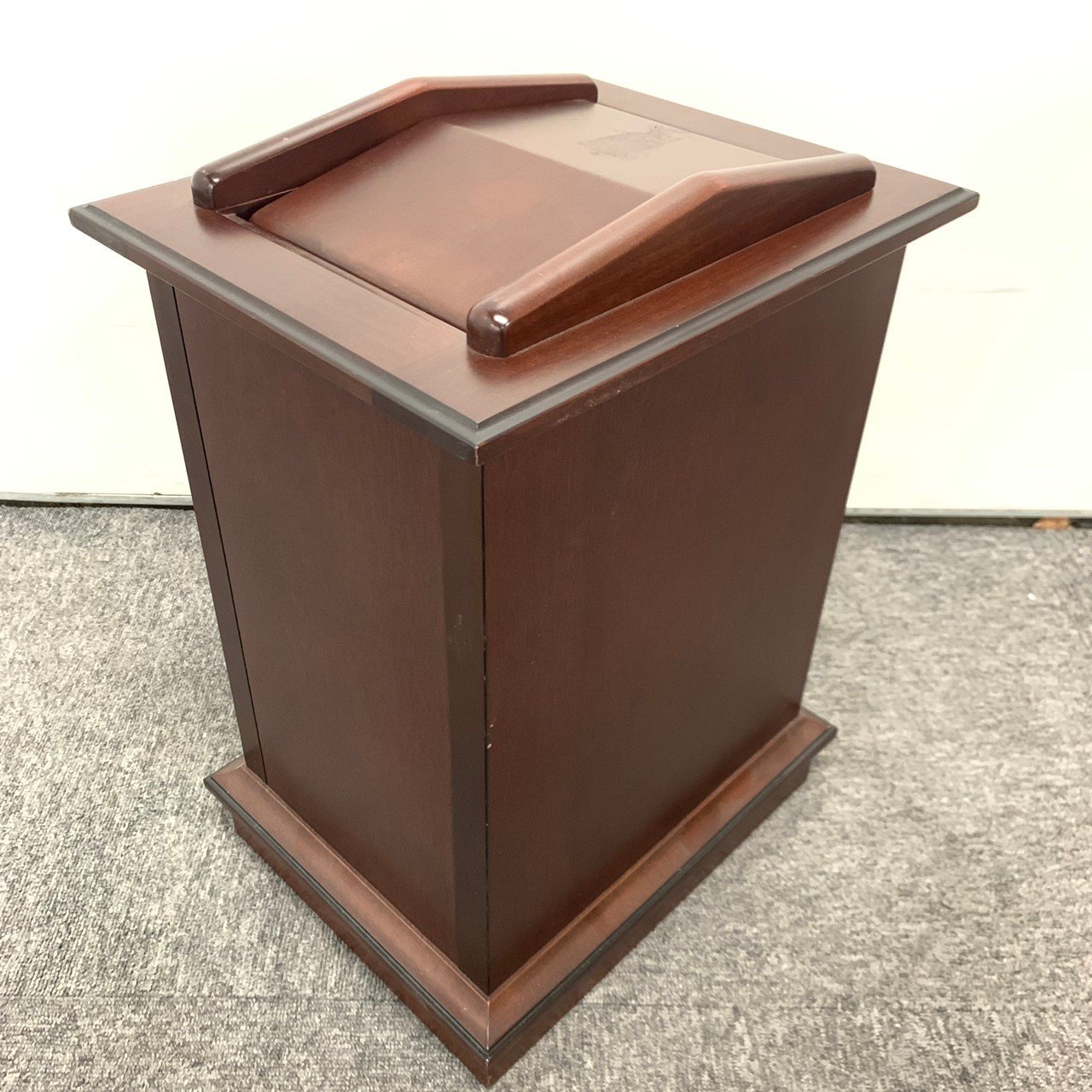 オフィスの必需品！！レトロなダストボックスが１台入荷致しました！！
                        その他シリーズ
                                    中古
            