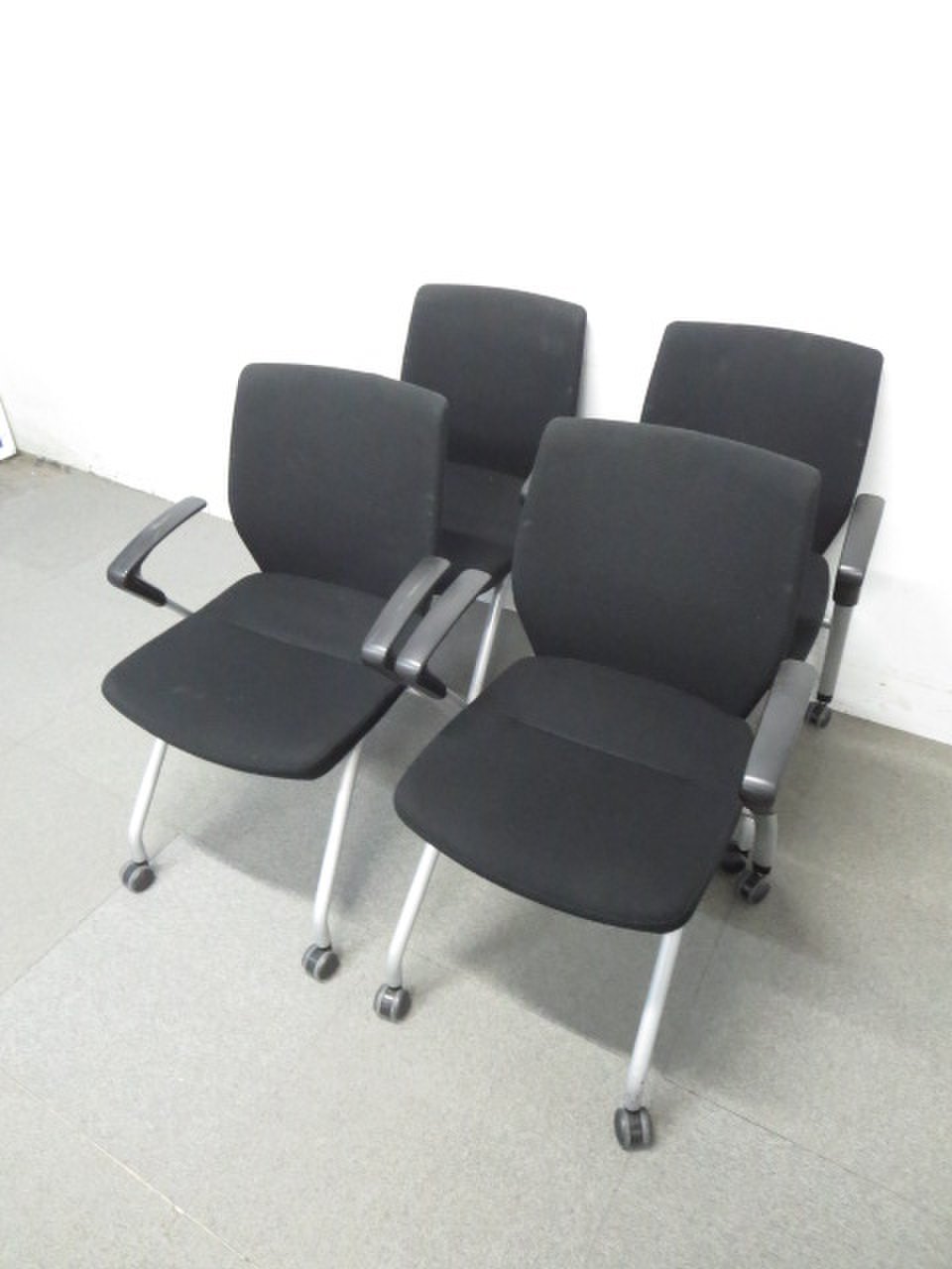 【4脚セット！】コクヨ製！ネスティングチェア！スタイラシリーズ！【ブラック！】
                        スタイラ 
                                    中古
            