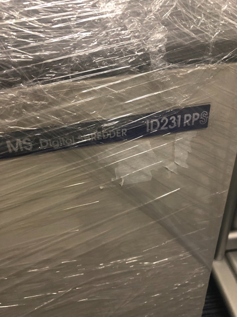 【横にスリムな業務用シュレッダー】パーソナルシュレッダーでは物足りない方へおススメ！
                        IDシリーズ 
                                    中古
            