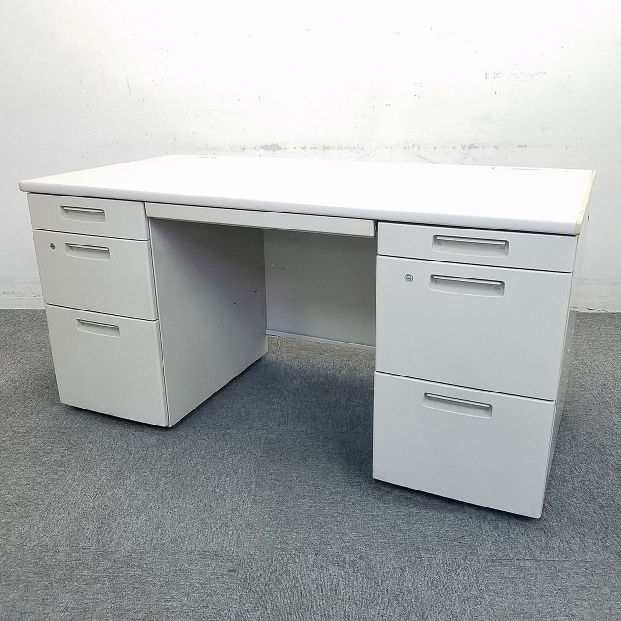 【売り切れ必至!】配線機能や収納にこだわった両袖机入荷4台致しました！中古　オフィス家具
                        新BS 
                                    中古
            