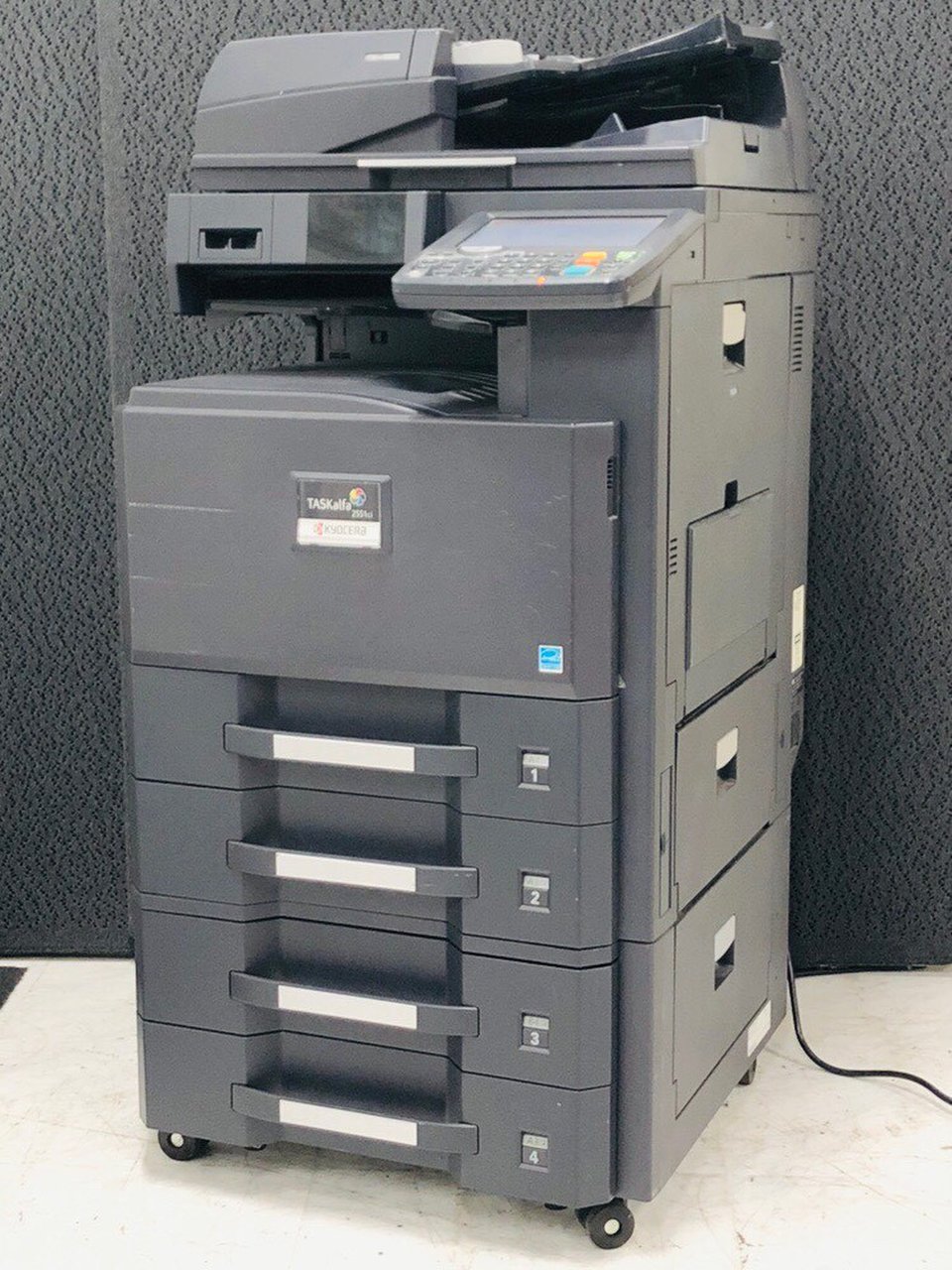 3名～5名様の起業時に人気！
今、評価を上げている京セラ定番の25枚機！丈夫な機種です！Taskalfa 2551ci
                        TASKalfa
                                    中古
            