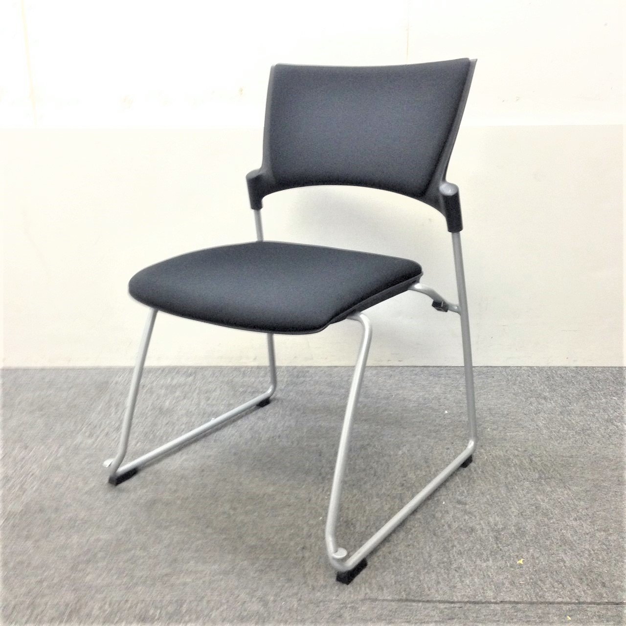 【20脚ロット入荷】シンプル！スタイリッシュ！使い勝手抜群の会議用チェアです☆
                        マノス 
                                    中古
            