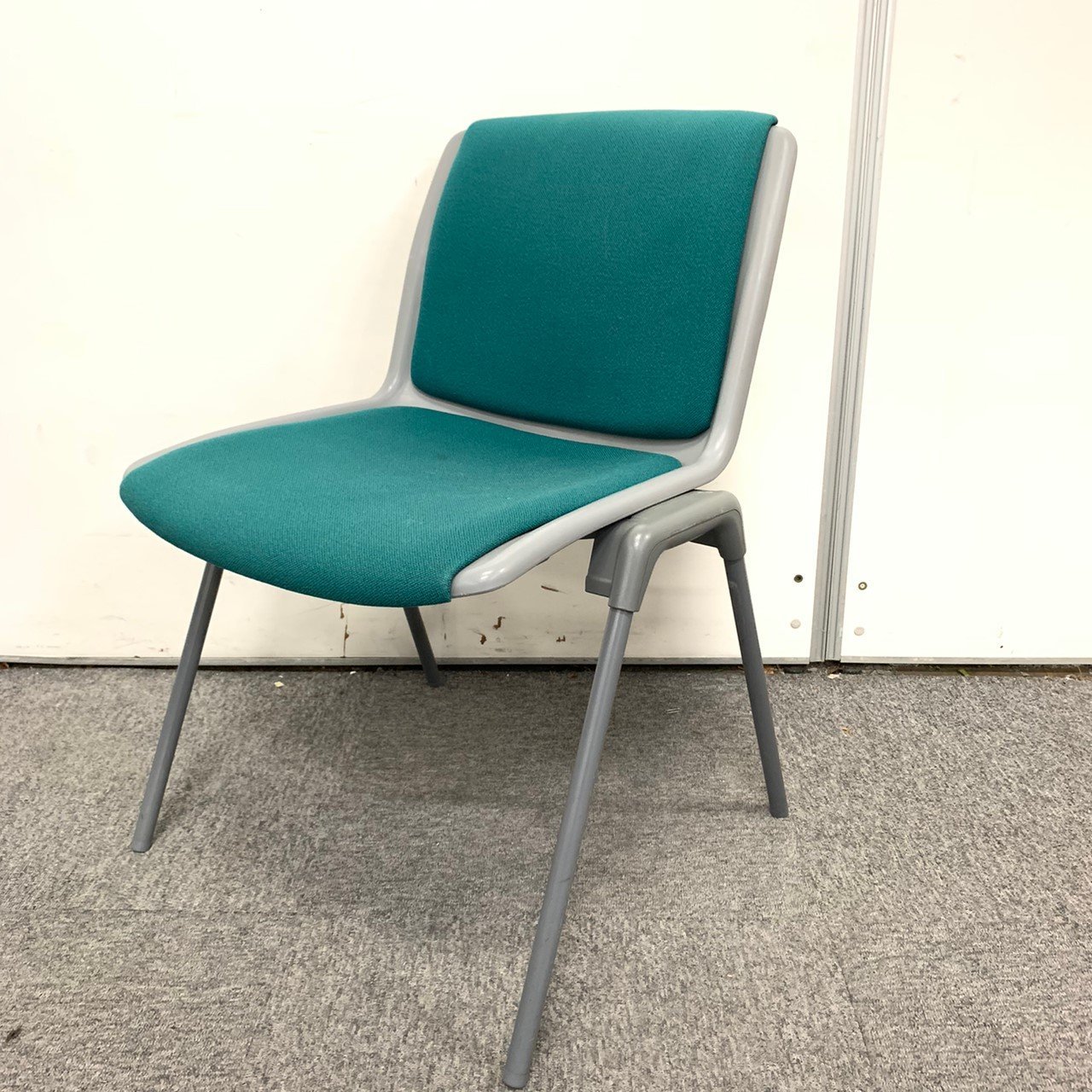 【中古】 KKR-130AE-W4R2 イトーキ/ITOKI スタッキングチェア 187310