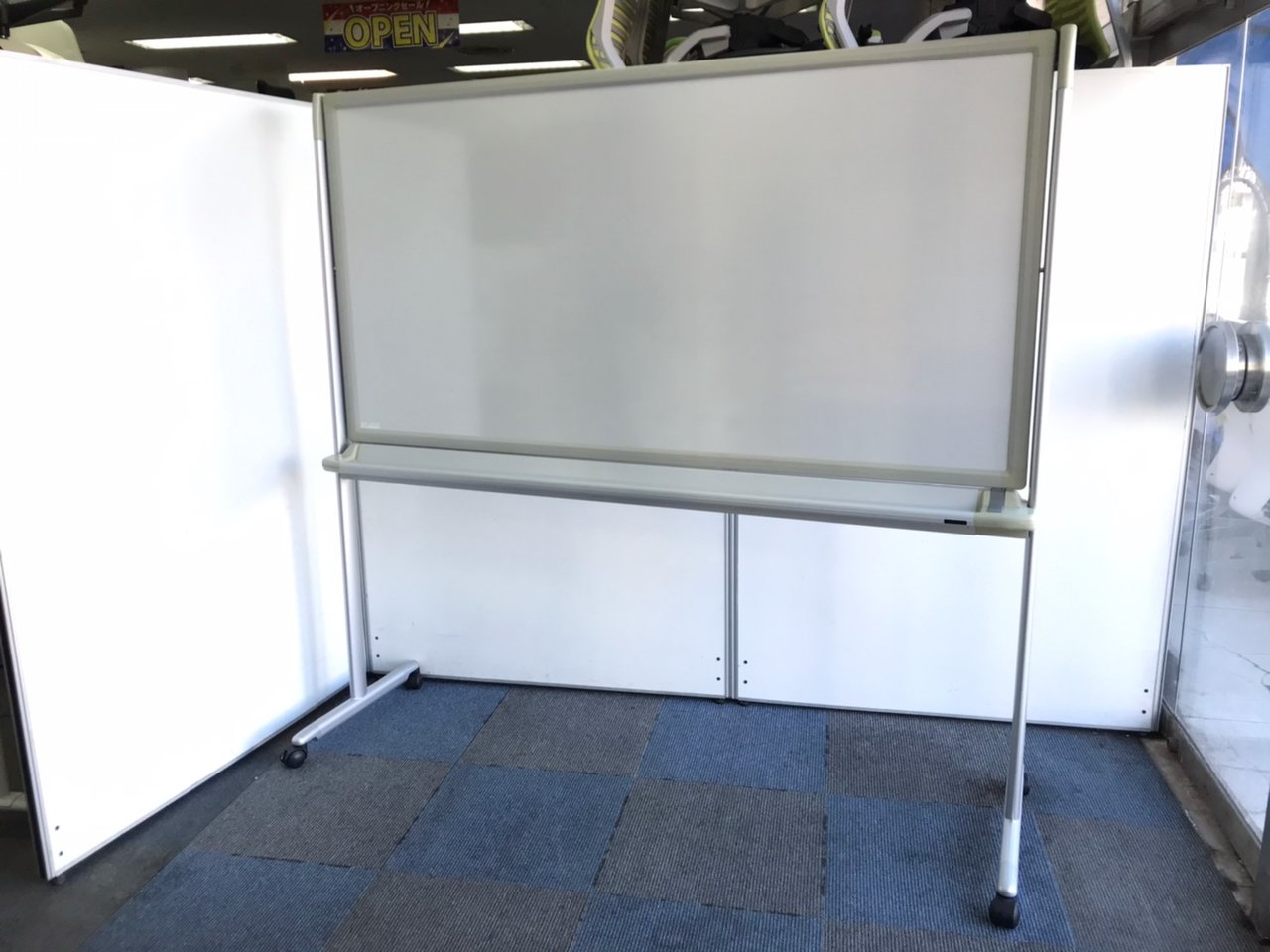 【片面ホワイトボード】会議の際の必需品【裏面はスクリーンとして】
                        その他シリーズ
                                    中古
            