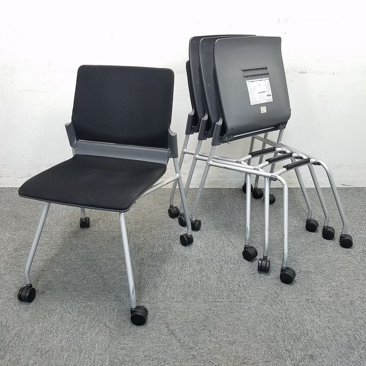 【お得な4脚セット！】グッドデザイン賞のネスティングチェアのセット販売！中古　オフィス家具
                        フィットスタック 
                                    中古
            