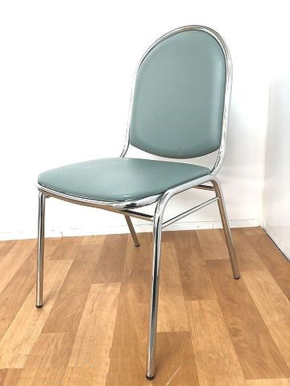 注目商品！！【国内メーカーのシンプルスタッキングチェアが入荷しました！！】■おつとめ品
                        その他シリーズ
                                    中古
            