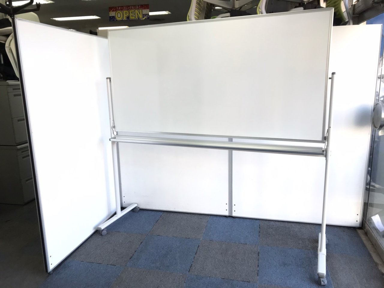 【事務所にあると便利】両面使えるホワイトボード【裏は行動予定表】
                        その他シリーズ
                                    中古
            