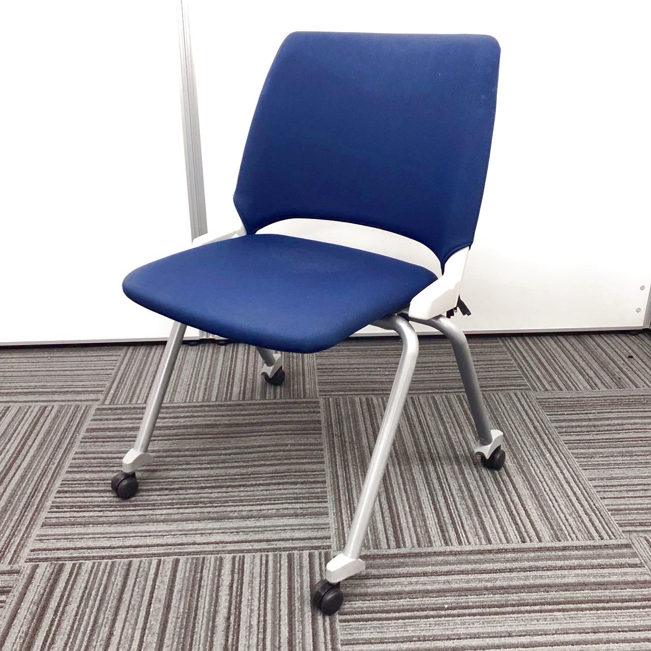 【4脚限り　60%OFF】ミーティングに人気のネスティングチェア！！　【商品入替えのため】
                        その他
                                    中古
            