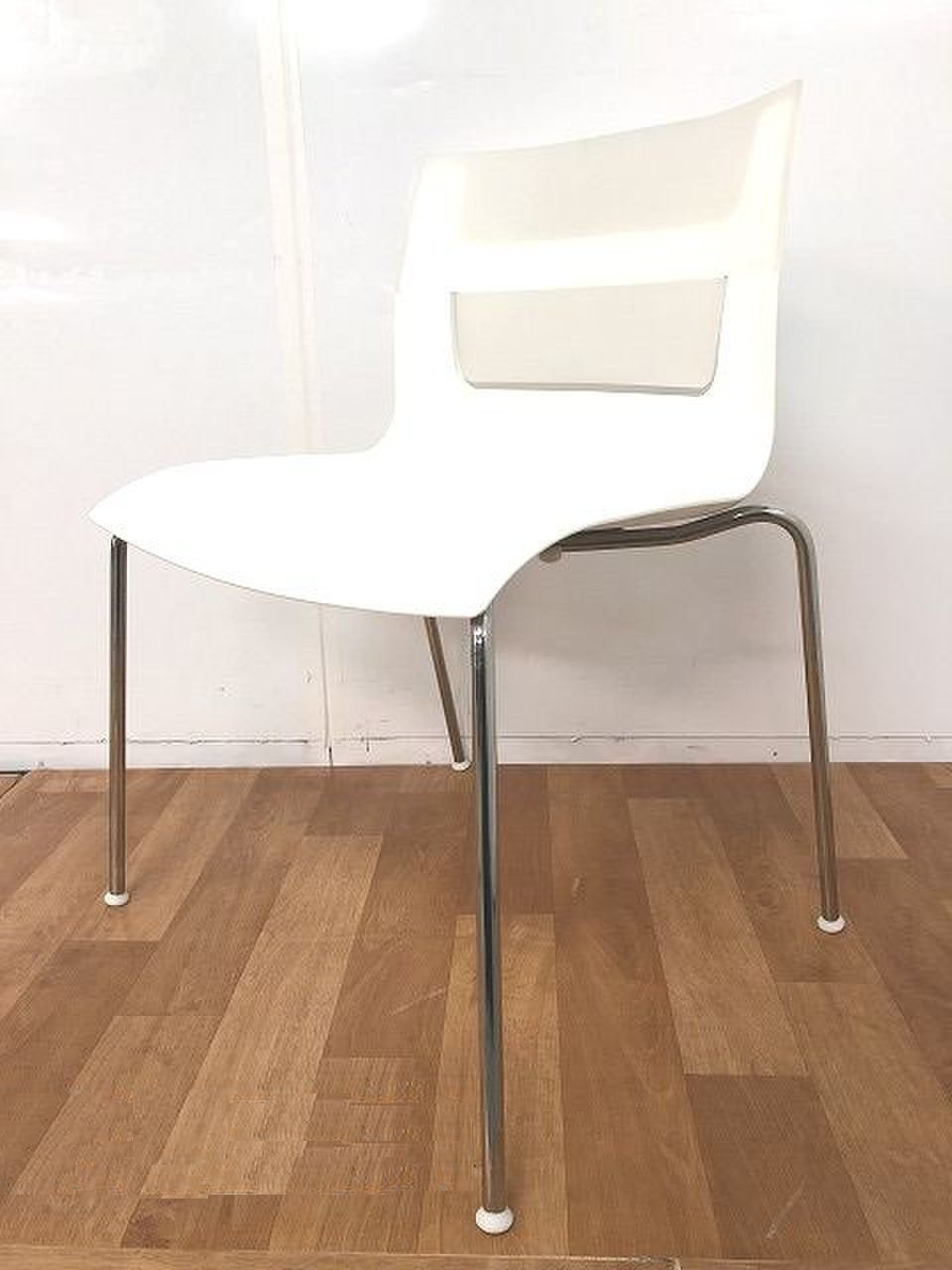 【海外メーカー製のオシャレチェアの入荷です！！】
                        その他シリーズ
                                    中古
            