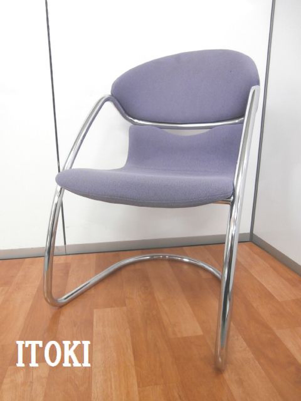 【パープルカラーのキャンチ脚型のミーティングチェアです！！】■おつとめ品
                        その他シリーズ
                                    中古
            