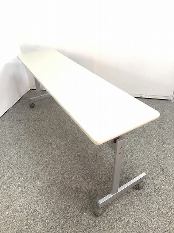 【ほぼ未使用ののスタックテーブルが入荷しました！！】
                        その他シリーズ
                                    中古
            