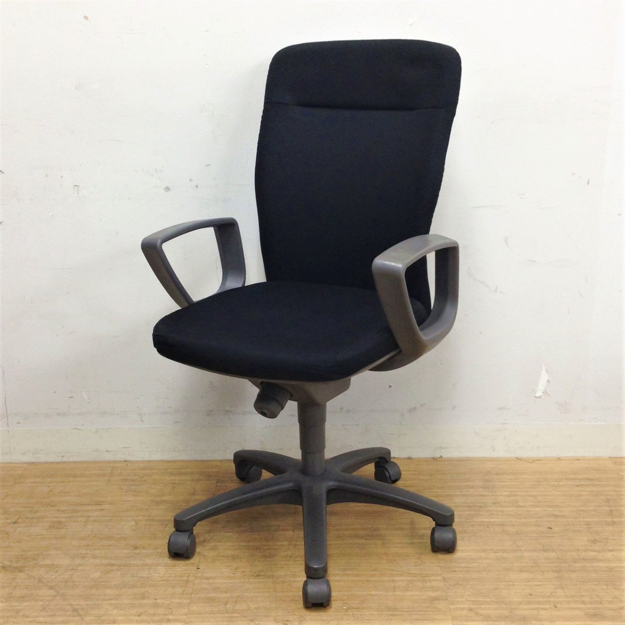 ミドルマネージメントタイプ　背もたれゆったり　上長さん向け　コクヨレグノ
                        レグノ 
                                    中古
            