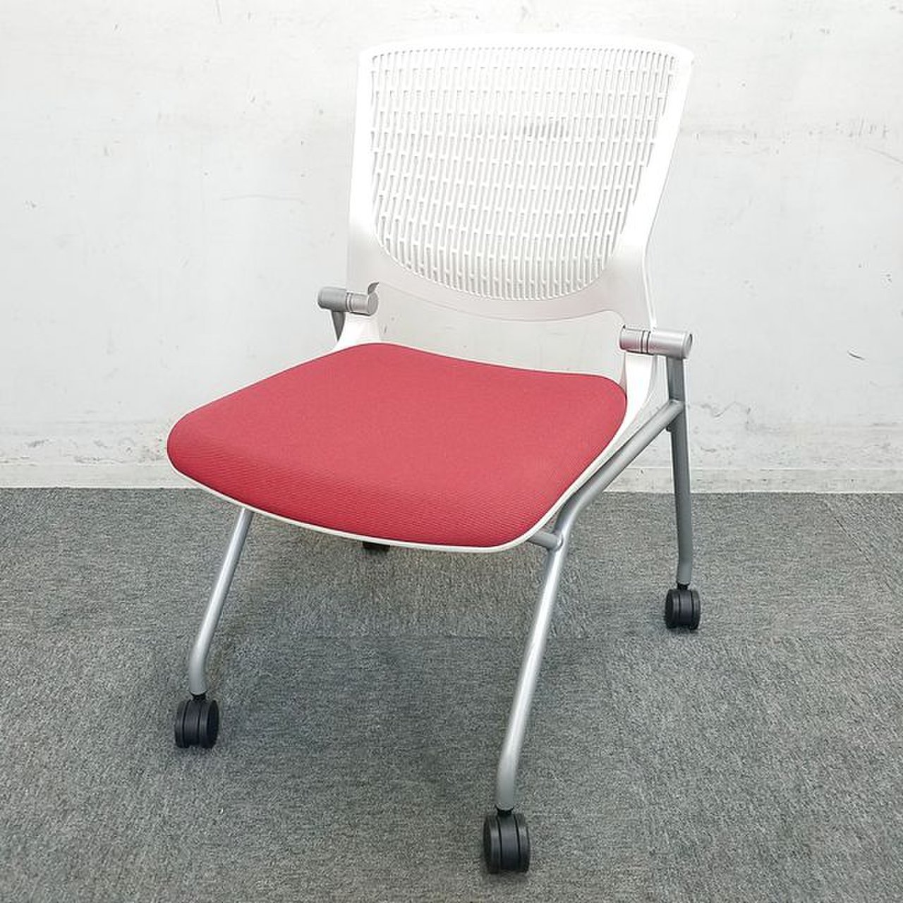 【19脚入荷】オカムラ製｜グラータチェア｜情熱的なレッドカラーのネスティングチェアが入荷致しました☆　中古　チェア　リサイクル
                        グラータ 
                                    中古
            