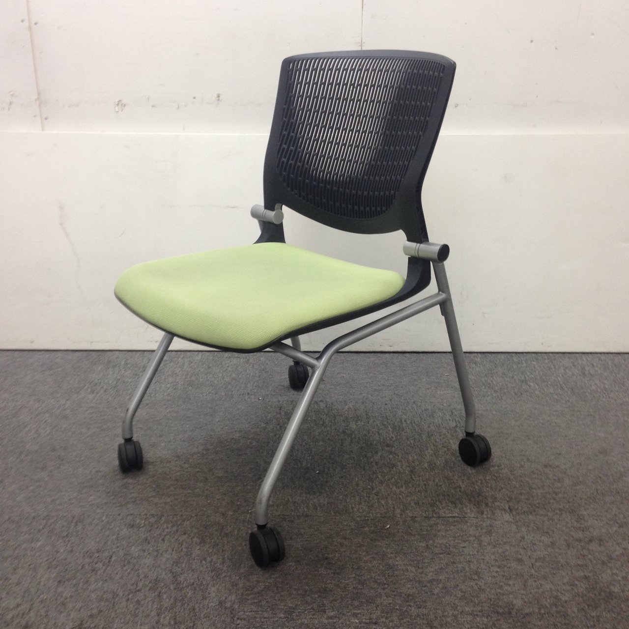 【関西在庫数ナンバーワン・尼崎店】高級会議用チェアがロット入荷致しました！【起業・入替・拠点開設】
                        グラータ 
                                    中古
            