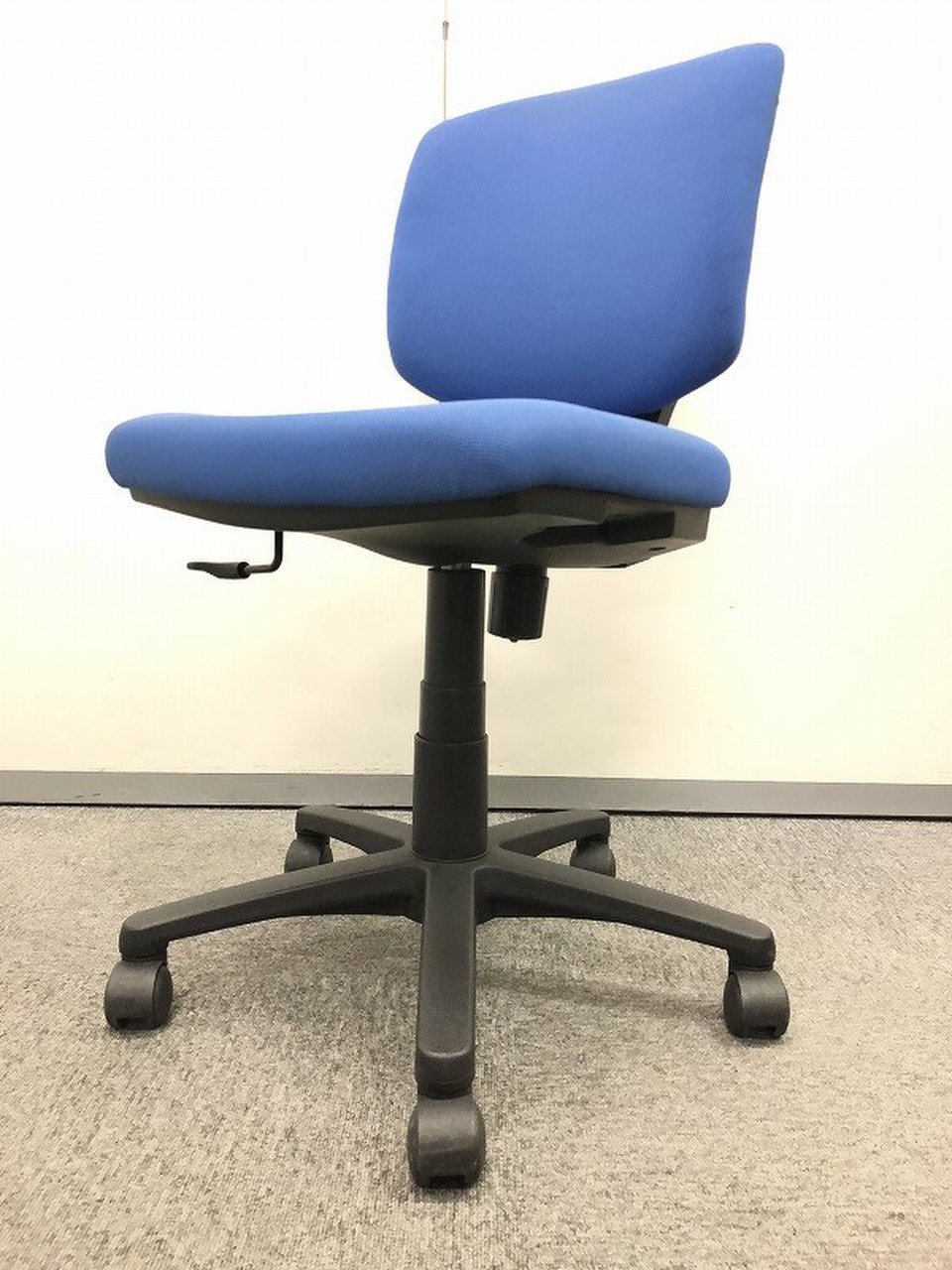 今なら揃います！！東洋工芸製のローコストチェア！！
                        その他シリーズ
                                    中古
            