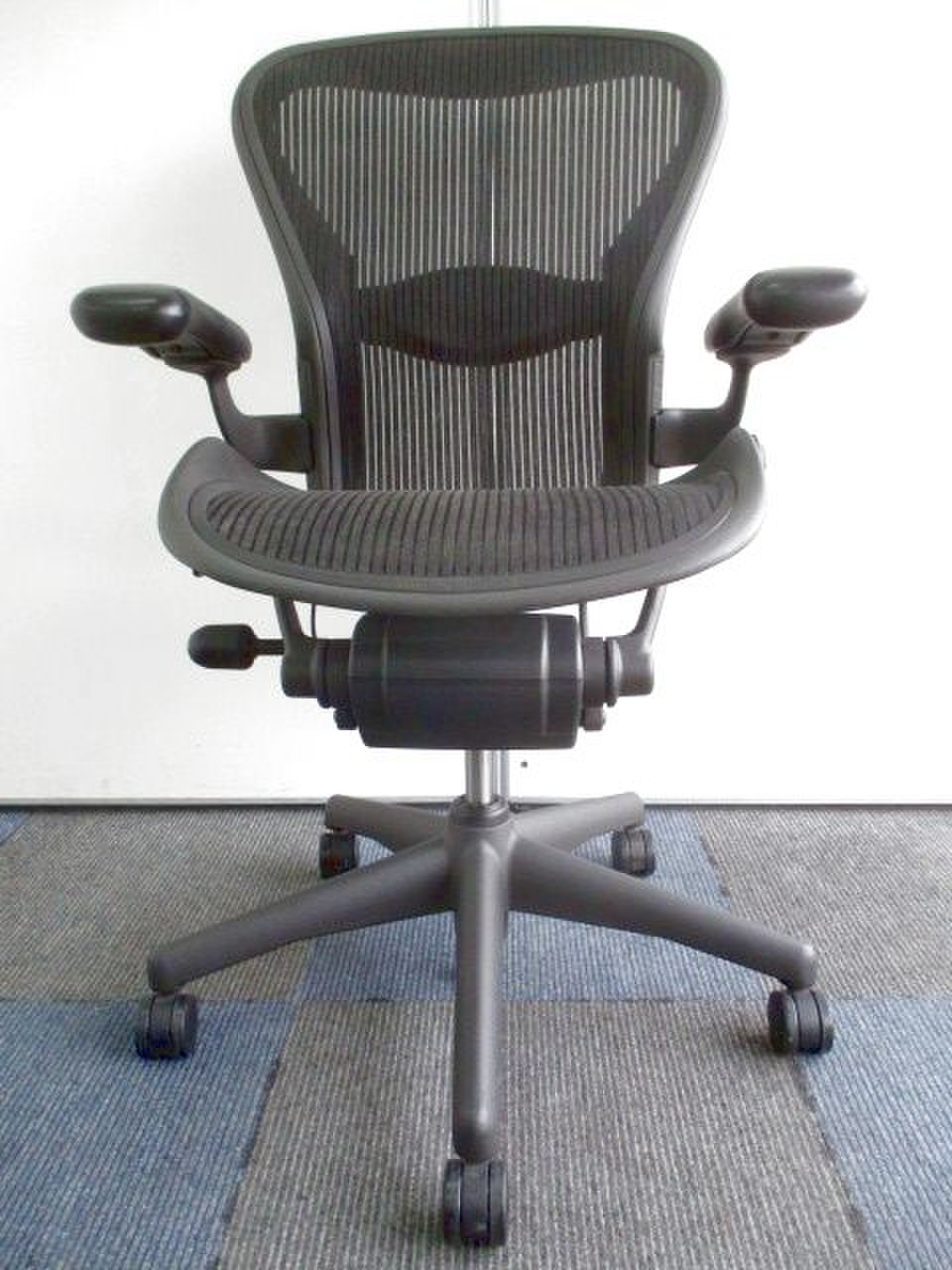 中古】アーロンチェア AE111PWB AJ G1 BB BK 3D01 Herman Miller