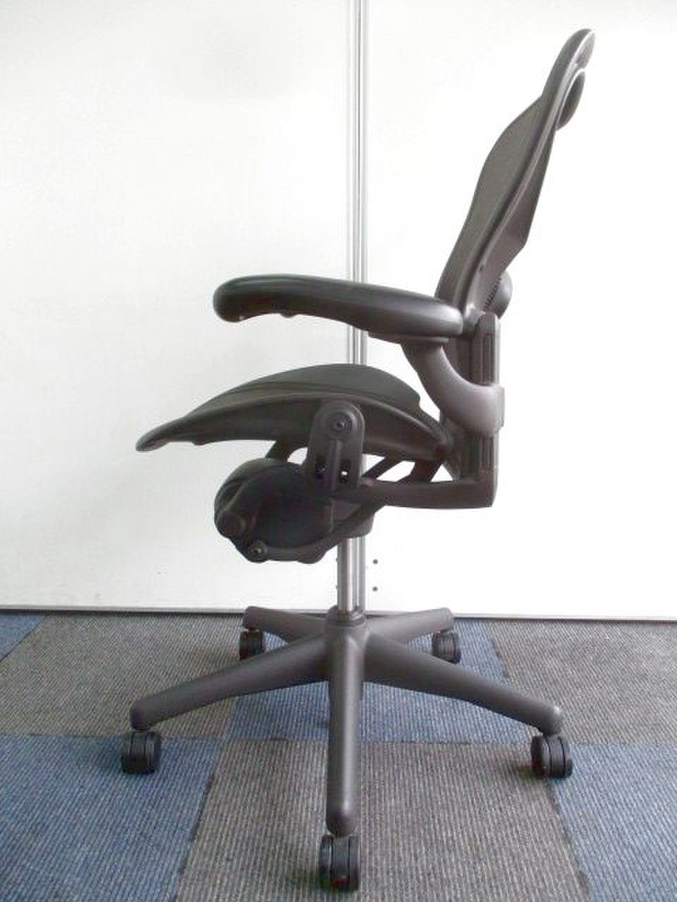 中古】アーロンチェア AE111PWB AJ G1 BB BK 3D01 Herman Miller