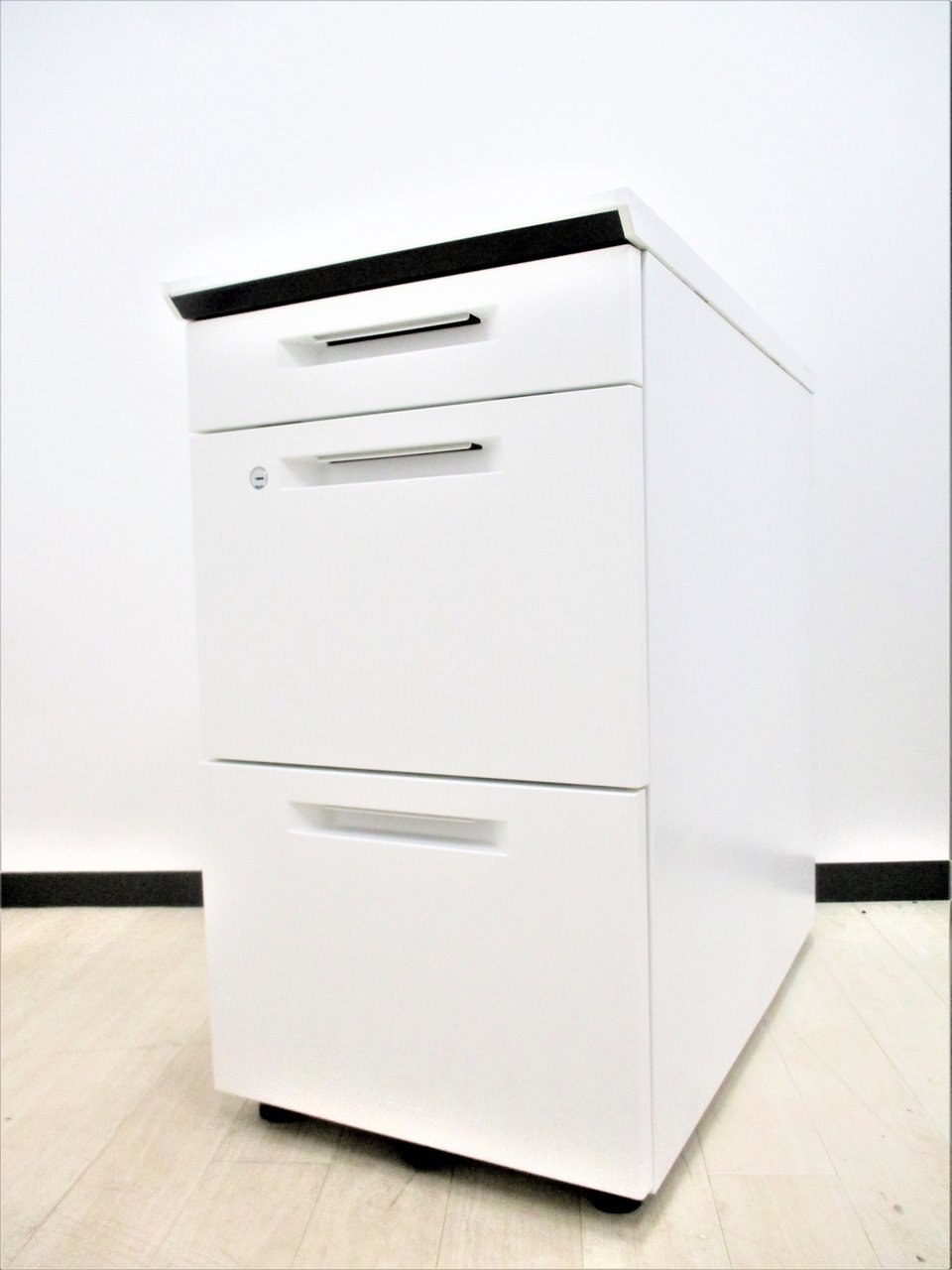 【2016年製状態良好！】デスクのスペースが欲しいけど、部屋の広さも…という方にピッタリ！
                        アイエス 
                                    中古
            