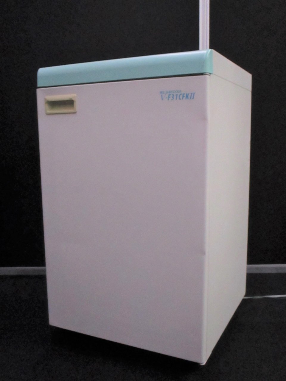 【KS】【A３用紙も裁断できます！】中古でも個人情報を守ります！業務用シュレッダーが90,000円で買えちゃう！
                        Vシリーズ
                                    中古
            