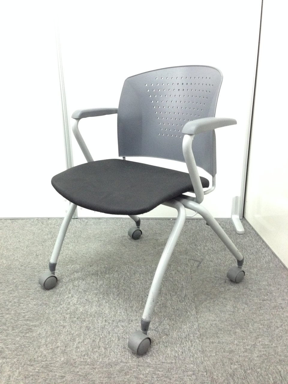 【アイコ製スタッキングチェア入荷致しました！】ミーティング・多目的用にいかがでしょうか！
                        MC-300
                                    中古
            