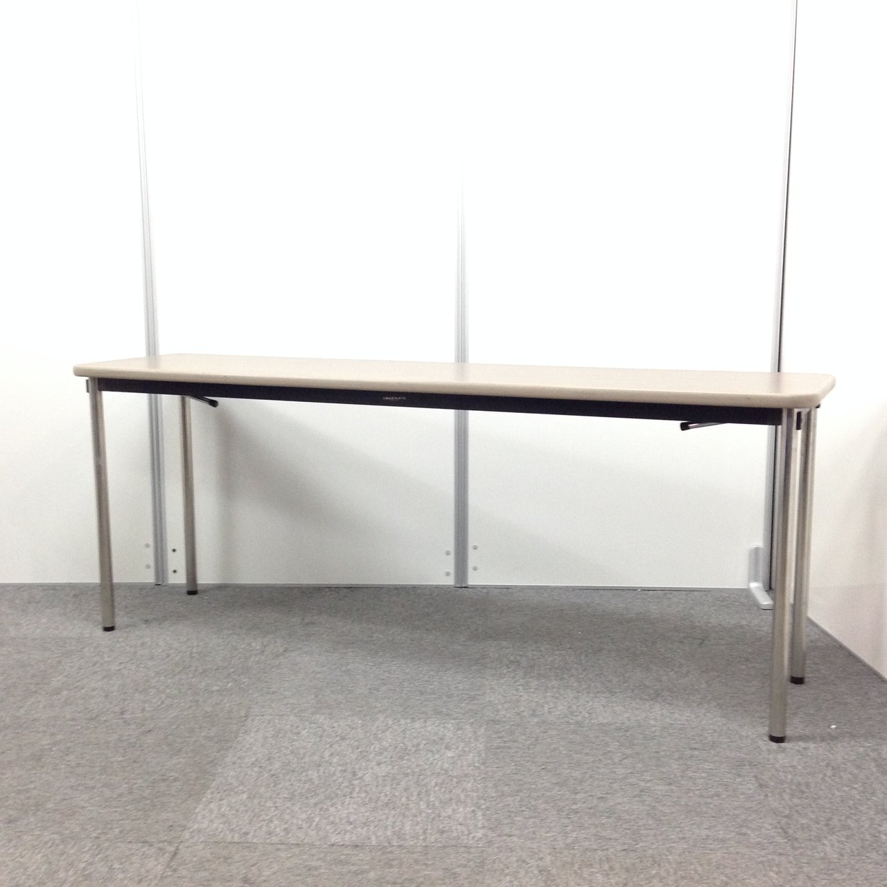 トップメーカー品！オカムラ製の折り畳みテーブル入荷！
                        その他シリーズ
                                    中古
            