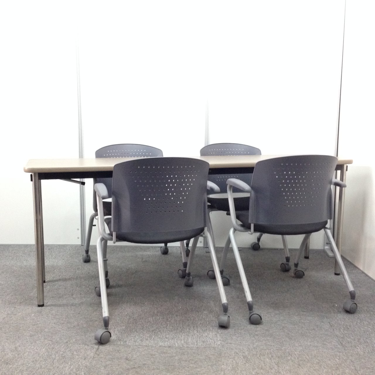 【人気が高い折り畳みテーブルとスタッキングチェアセット商品！】セット価格！
                        その他シリーズ
                                    中古
            