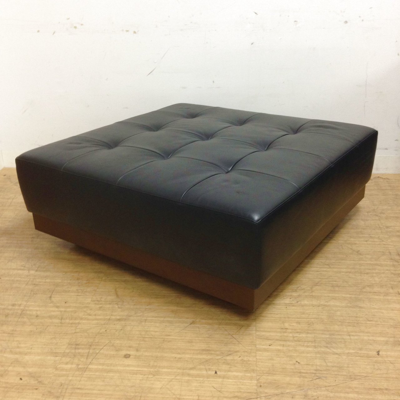 【送料込みでお得！】デザイナーズ家具　AD CORE (STAGIONI)スタジオーニ　キャスター内蔵オットマン　 用途多数！
                        AD CORE
                                    中古
            