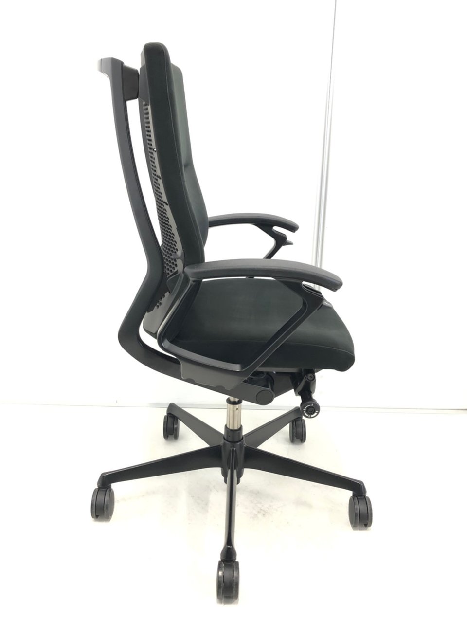 中古】デュークチェア CZ55ZR オカムラ/okamura 肘付ハイバック