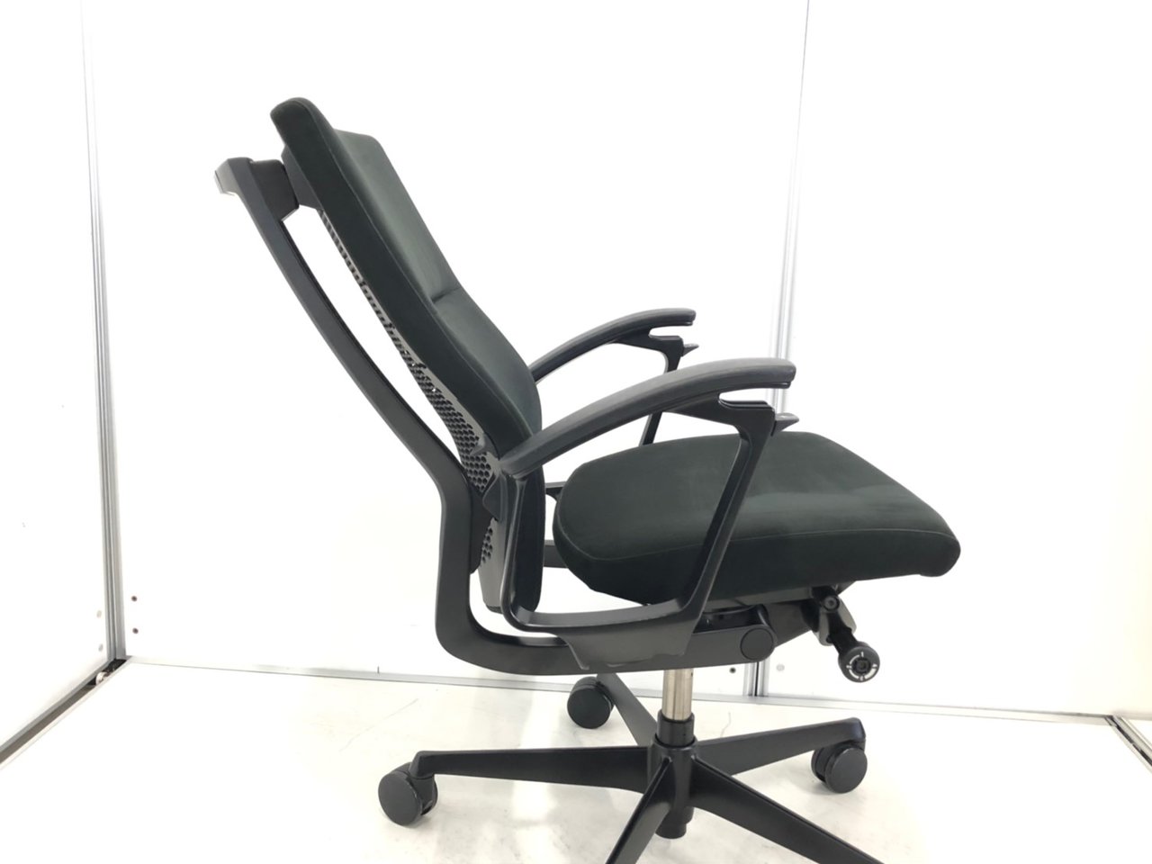 中古】デュークチェア CZ55ZR オカムラ/okamura 肘付ハイバック