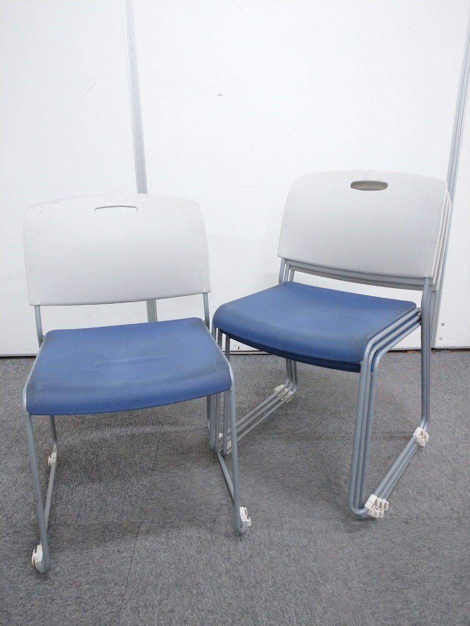 【大特価！！】4脚1セット！内田洋行製のシンプルなスタッキングチェア！【鮮やかブルー色！】
                        MP-150
                                    中古
            