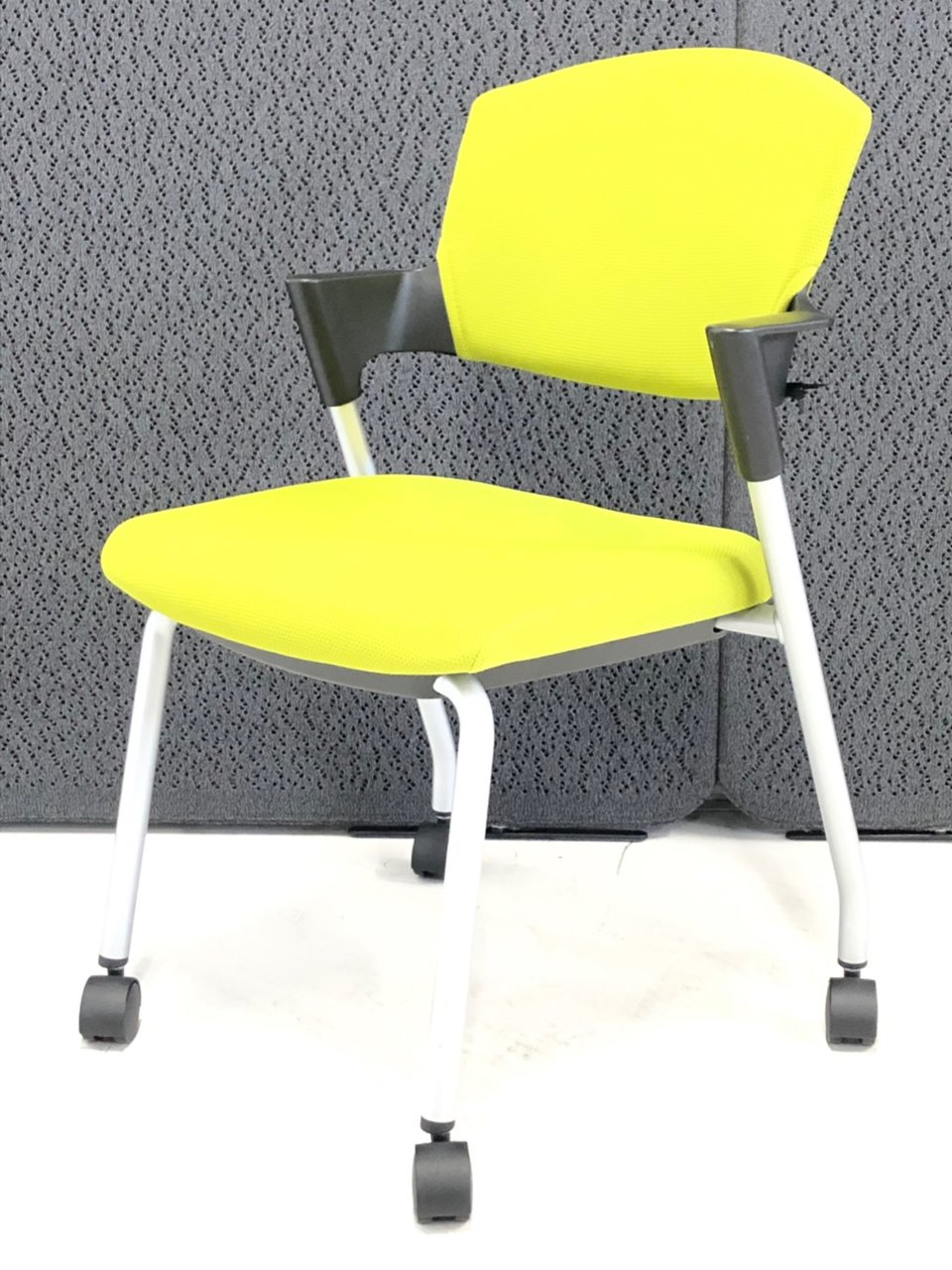 【ラスト1脚】コンパクトで移動もラクラク！■コクヨ■プロッティチェア【J】【12】　★
                        プロッティ（キャスター付） 
                                    中古
            