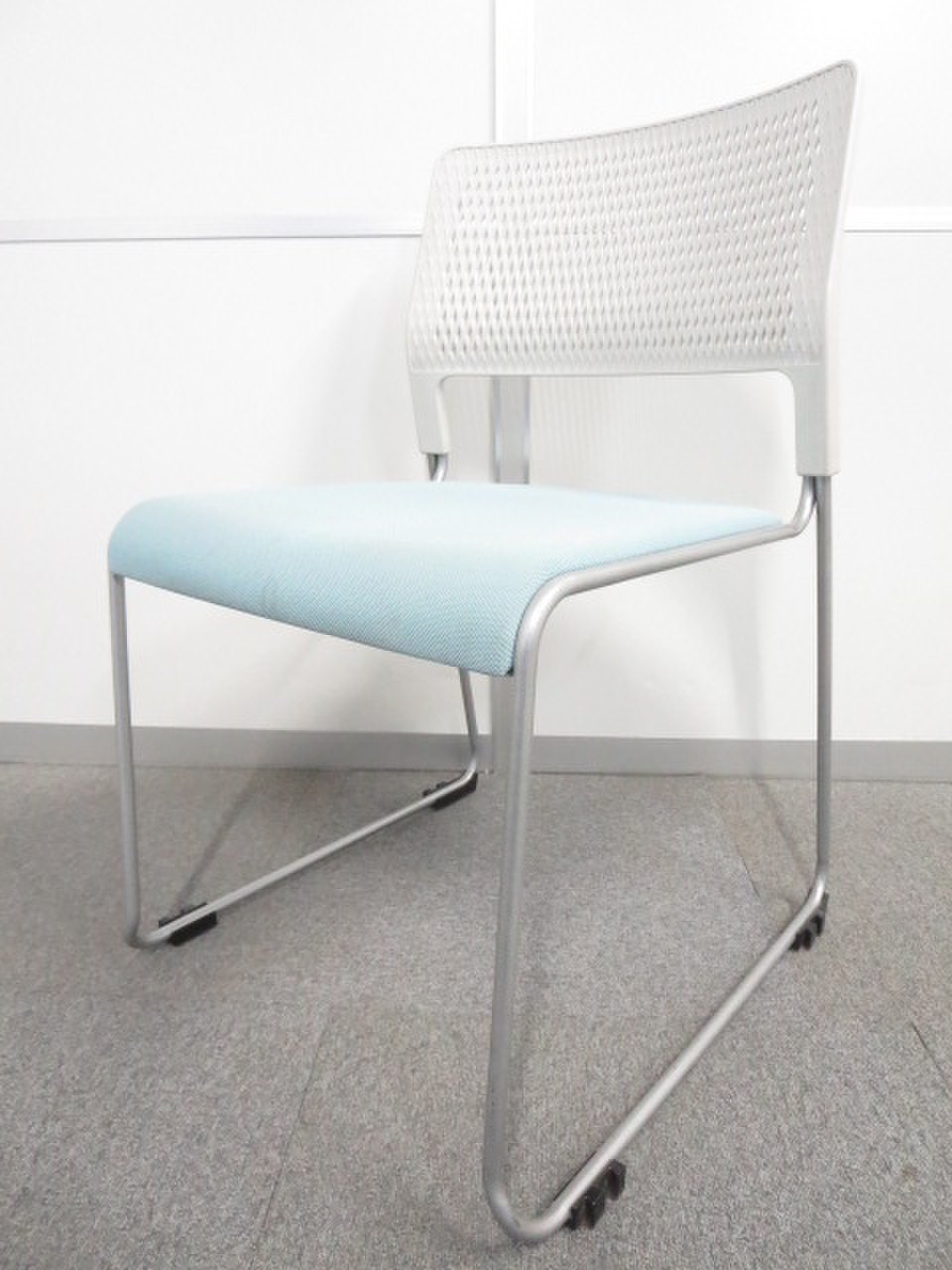 【状態を気にしなければお買い得！】■ウチダ　スタッキングチェア　アクアブルー【※座面多少シミ汚れあり】
                        MP-220シリーズ 
                                    中古
            