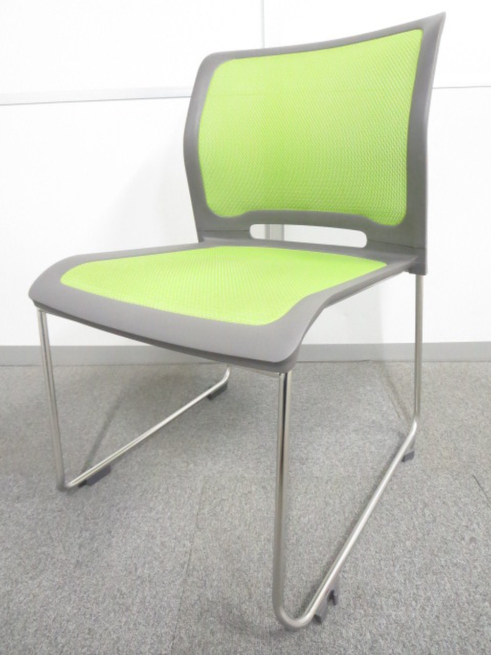 【在庫限りのお値下げ品！】■コクヨ製　スタッキングチェア　ライムグリーン【三次元ネットで快適な座り心地！】
                        ウィティ 
                                    中古
            