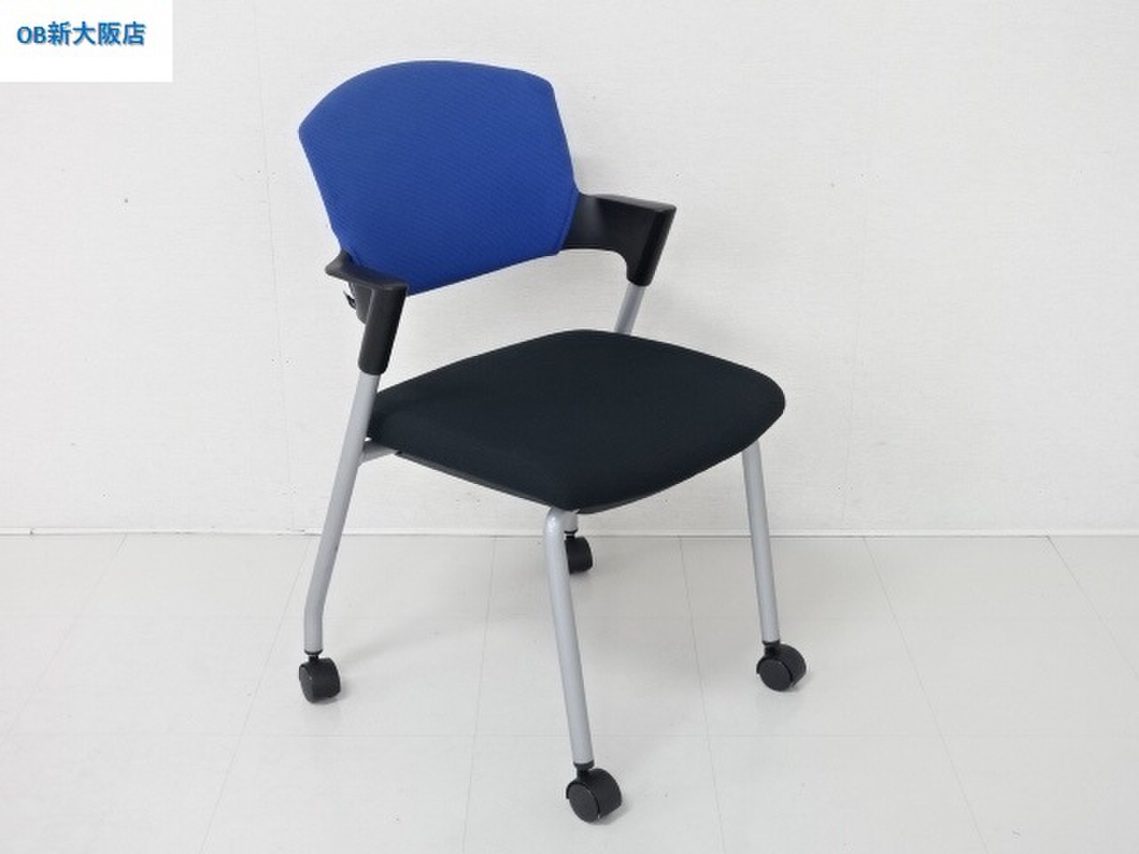 ｺｸﾖ定番の会議チェア｜キャスター付きで移動もラクラク｜地方倉庫在庫RA
                        プロッティ（キャスター付） 
                                    中古
            