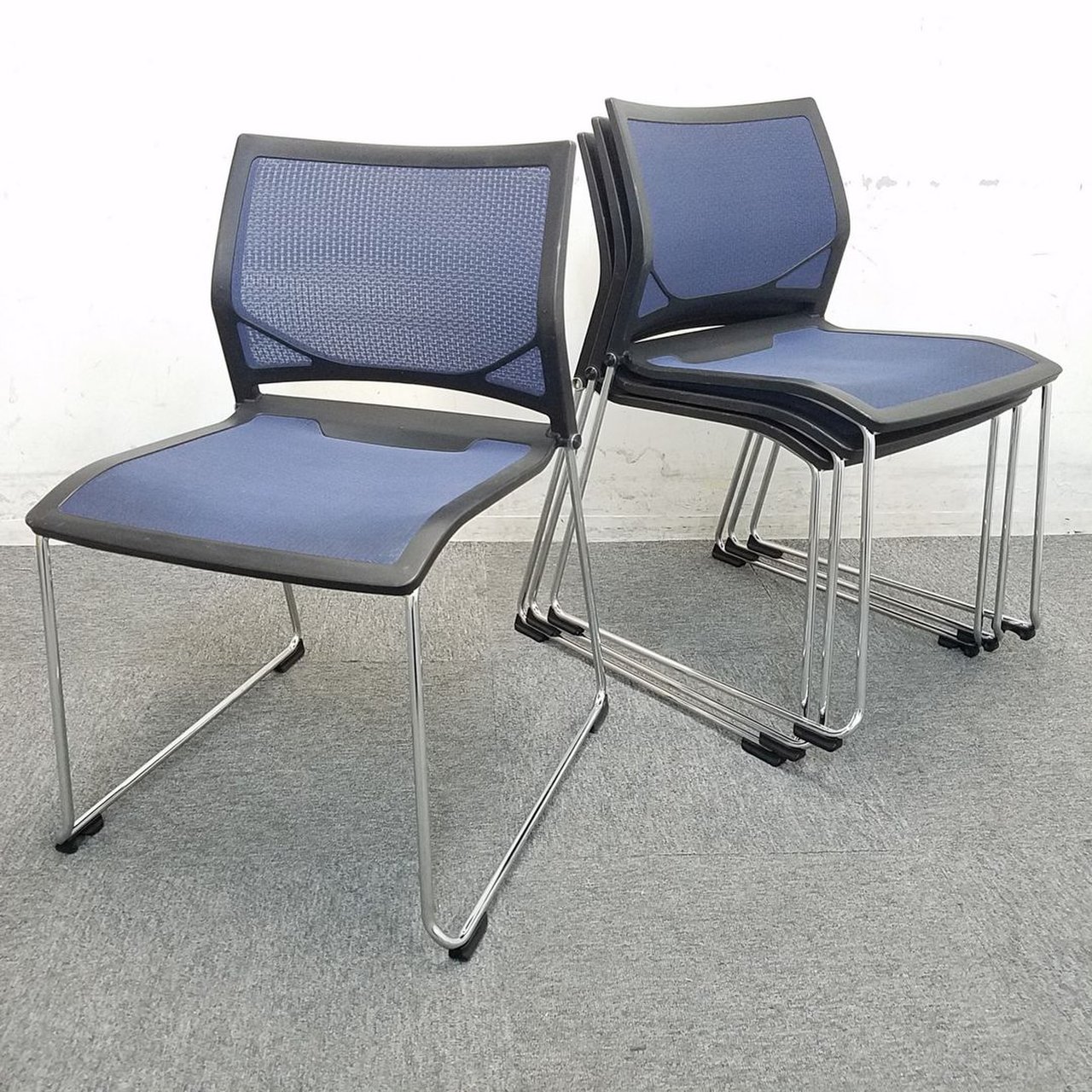 【4脚セット割！】グッドデザイン賞受賞チェア！スタッキングチェア！あると便利です！中古　オフィス家具
                        ツァルト 
                                    中古
            